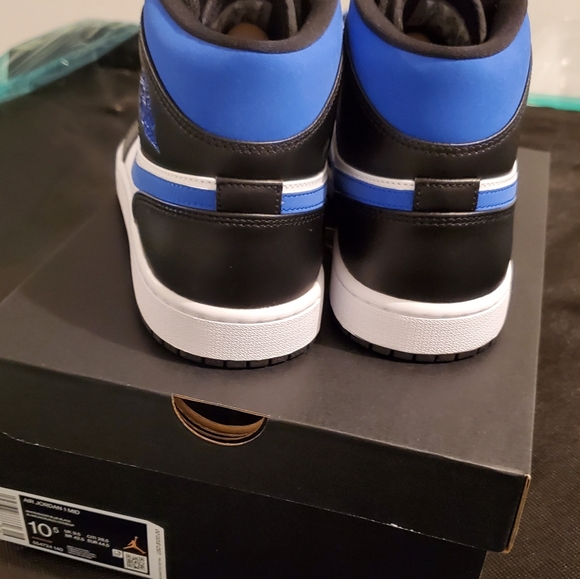 Jordan 1 Mid - Picture 4 of 4